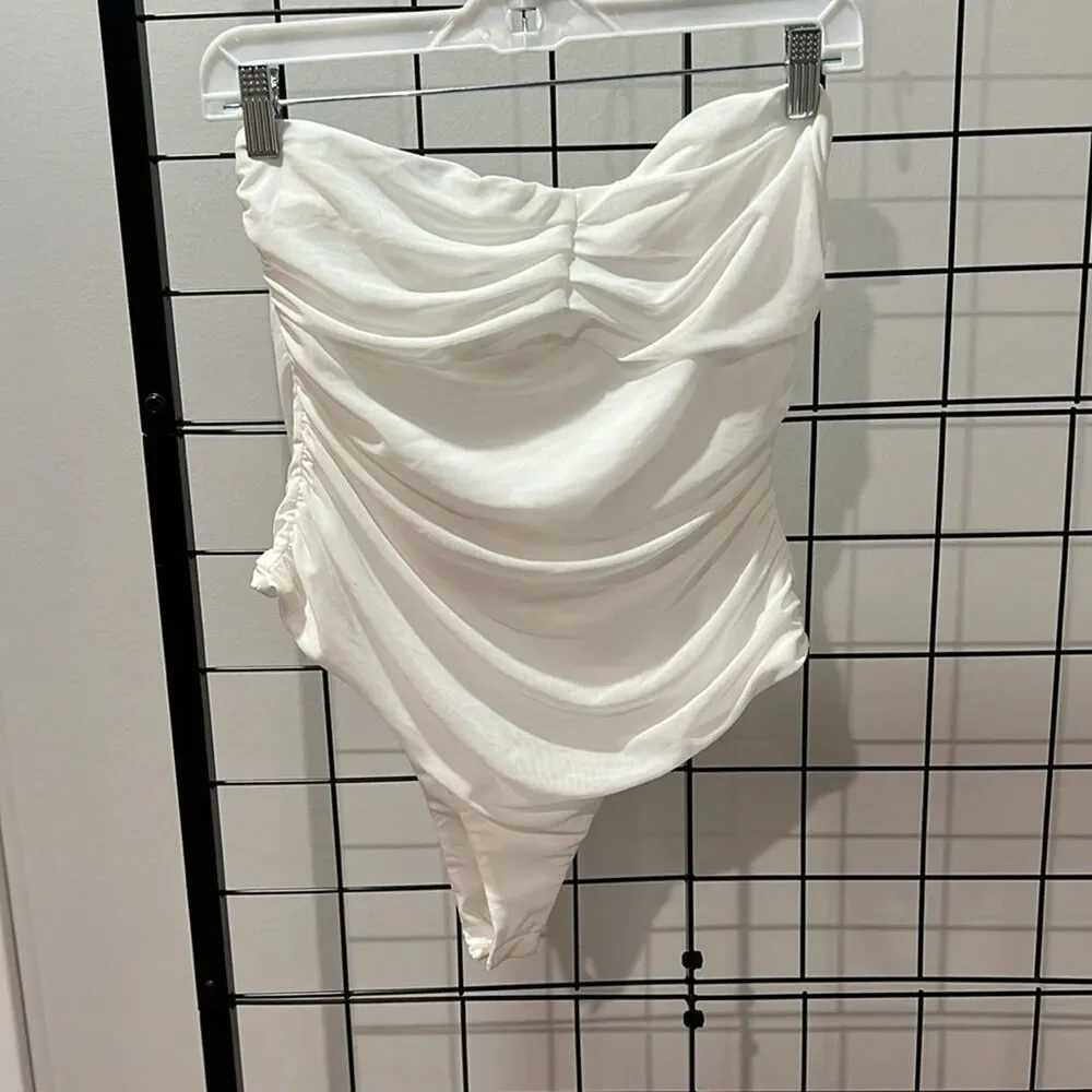 Womens White Strapless Mesh Rushed Thong Showpo Isabella Bodysuit Size 8 NWT - Picture 10 of 10